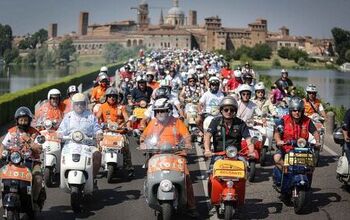 This is What a Parade of 10,000 Vespas Look Like