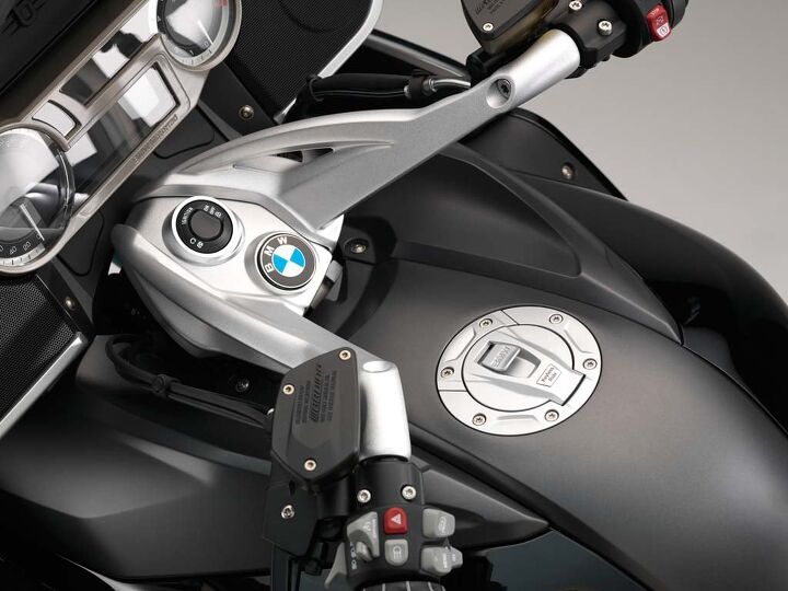 2015 bmw k1600gt and k1600gtl get traction control as standard equipment