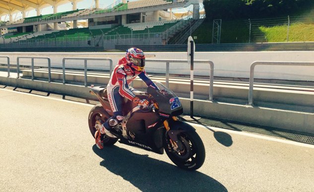 casey stoner returns to sepang in hrc test