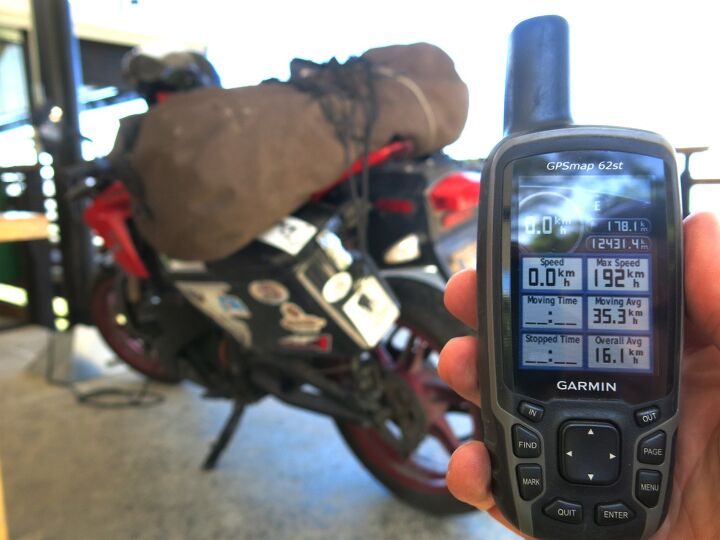 thomas tomczyk sets new world record for longest electric motorcycle ride, The distance counter in the upper right corner of Tomczyk s GPS confirms the new e bike mileage record