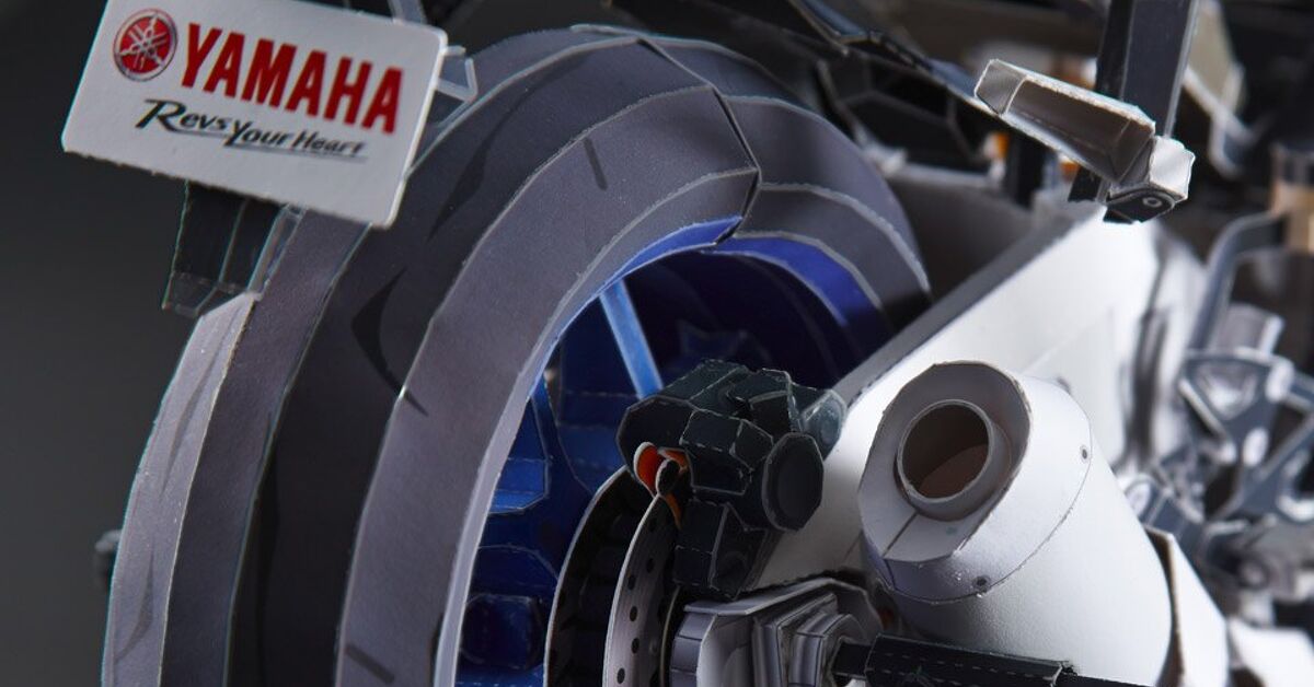 Build Your Own Yamaha YZFR1M Out of Paper