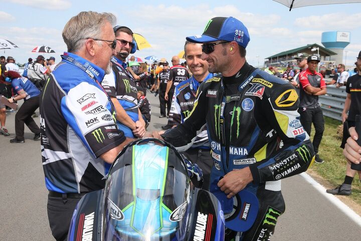 pittsburgh doesn t disappoint for motoamerica, Keith McCarty congratulates Josh Hayes on 300th start
