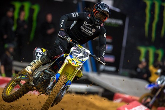 fill in rider malcolm stewart to race another round for autotrader yoshimura suzuki