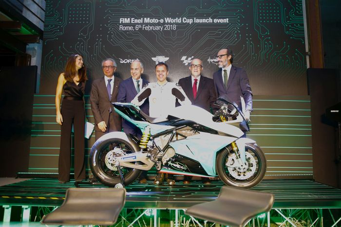 enel announced as title sponsor for fim motoe electric racing world cup, L R Vito Ippolito FIM President Francesco Starace CEO and General Manager of the Enel Group Loris Capirossi three time World Champion Carmelo Ezpeleta CEO of Dorna Sports on stage with the Energica bike