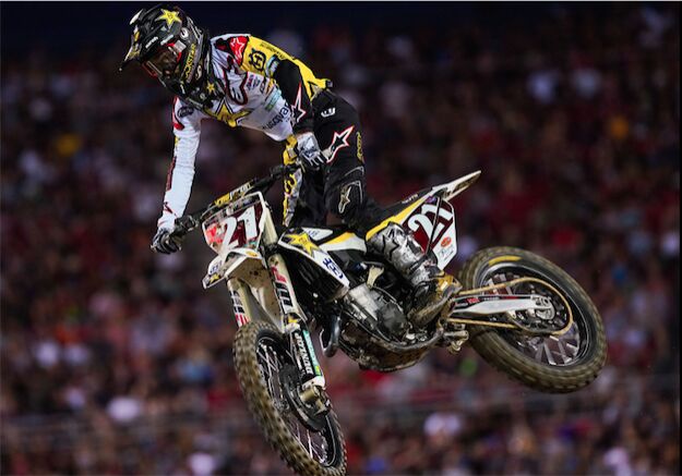 dunlop extends supercross championship record to 9 consecutive 250 450 sweeps