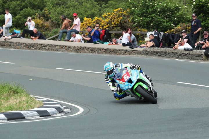 2018 isle of man tt rl360 superstock tt results, Dean Harrison Kawasaki Silicone Engineering at The Gooseneck during the RL360 Superstock TT Race Photo by Dave Kneen Pacemaker Press