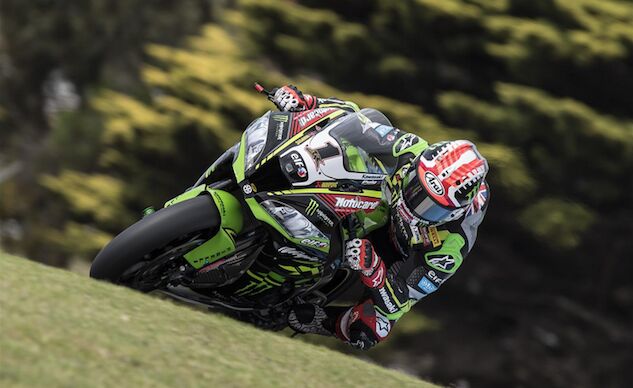 jonathan rea signs on with kawasaki for another two years