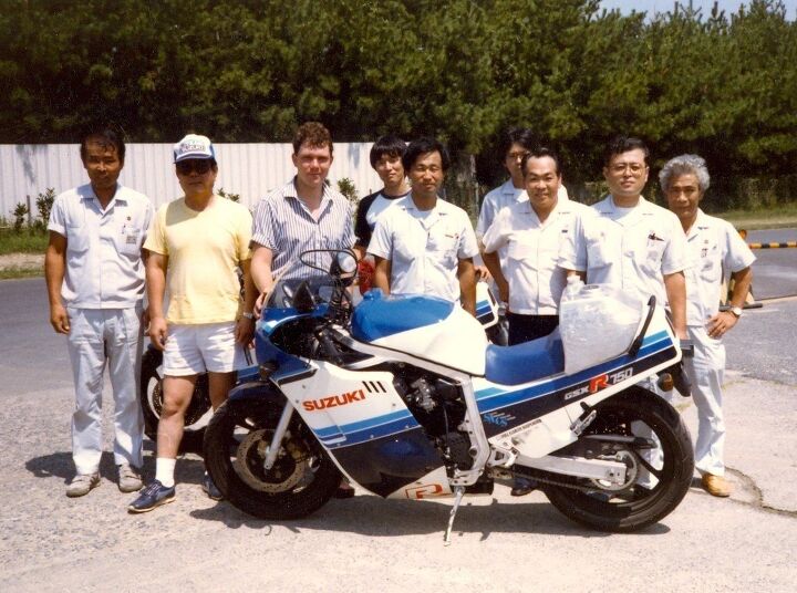 wth is david edwards up to anyway, David surrounded by Suzuki personnel at Ryuyo The hand formed aluminum tank in back held almost 4 gallons and with the main tank was supposed to give us an hour s running time mpg at 150mph was about 15 per Unfortunately during the record run the rear tanks did not drain at top whack which led to frightening speed wobbles as the main tanks emptied so we took the damn things off