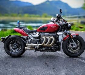 Triumph rocket online 3 akrapovic