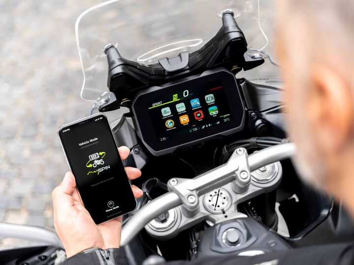 bosch introduces first integrated split screen for motorcycles