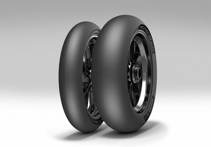 metzeler appointed as the official tire of the isle of man tt, The Metzeler Racetec RR has been developed through road racing competitions such as the Isle of Man TT