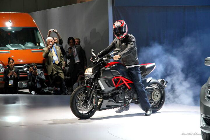 ducati diavel makes first appearance in america video