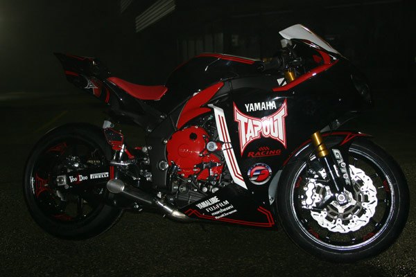 tapout themed yamaha r1 unveiled at ufc 129 fan expo