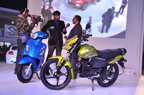 new delhi auto expo 2012 motorcycle manufacturers draw battle lines for world s