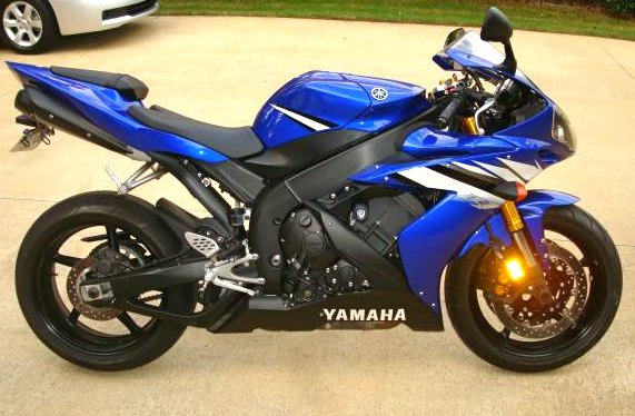 canadian speeder s yamaha r1 seen in now famous youtube video sold in auction