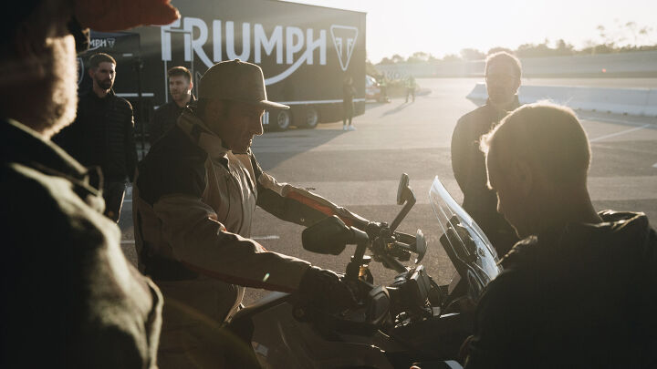 ivn cervantes claims world record with triumph tiger 1200
