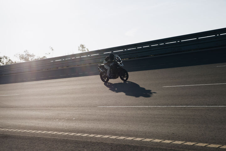 ivn cervantes claims world record with triumph tiger 1200