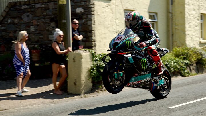 Hicky blasting through Rhencullen on his way to the Superstock victory and a new TT  lap record. Photo by IOMTT.