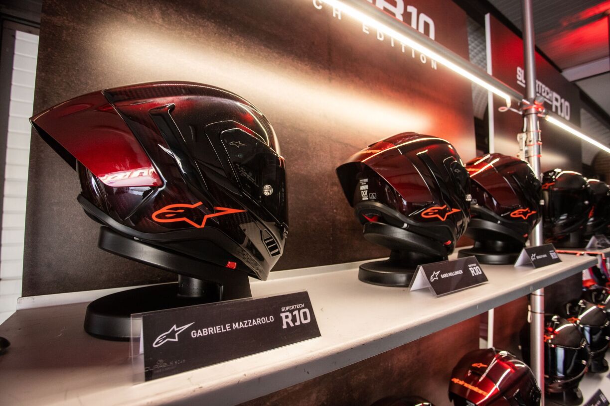 MO Tested: Alpinestars Supertech R10 Helmet Review | Motorcycle.com