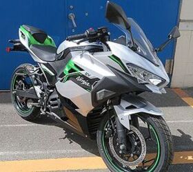 https://cdn-fastly.motorcycle.com/media/2023/08/01/11799277/kawasaki-ninja-e-1-and-z-e-1-electrics-ready-for-launch.jpg?size=720x845&nocrop=1