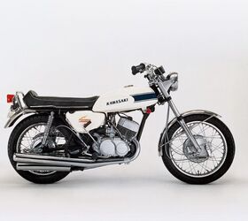 川崎庆祝70年的摩托车