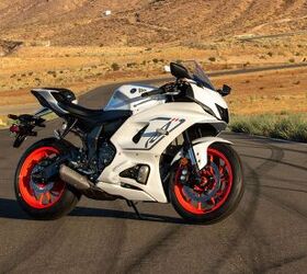 2023 Kawasaki ZX-4RR Vs Yamaha R7 – On Track | Motorcycle.com