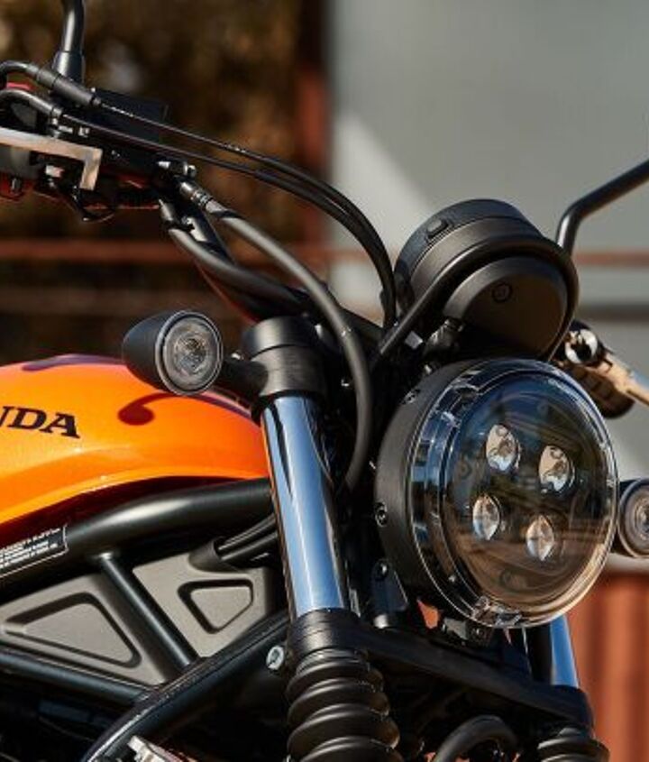 2023 honda scl500 gallery, Upright Riding Position