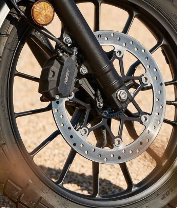 2023 honda scl500 gallery, Single Front Disc Delivers Enough Power