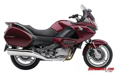 North American Honda brings yet another price conscious Euro-popular model here to US. This time in the form a commuter large enough to tour the country with, the NT700V.