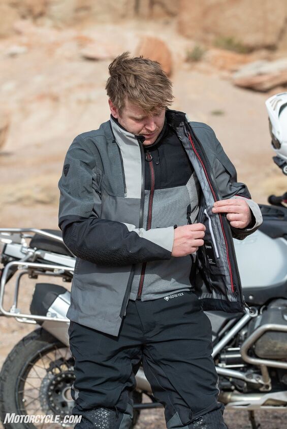 Trying to figure out what this small, coffin-shaped pocket could be good for. The inner jacket can also be zipped to the shell for easy donning and doffing should you plan to wear them together for the duration of your ride.