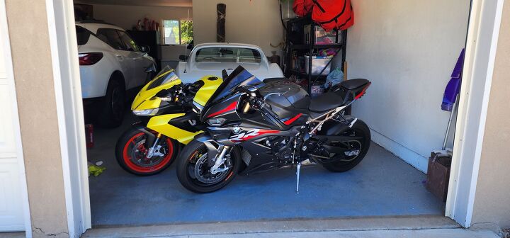 clean s1000rr no drops great aftermarket additions