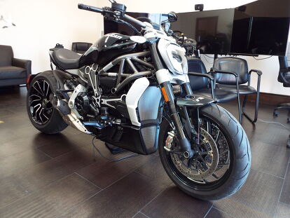Diavel S and Only 298 Miles LOOK!