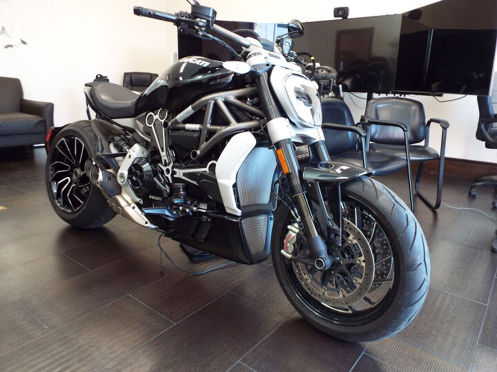 diavel s and only 298 miles look, All stock in new condition