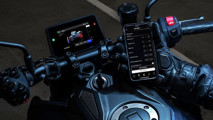 The 2024 MT-09 receives a larger five-inch TFT display and new switchgear with reshaped buttons.