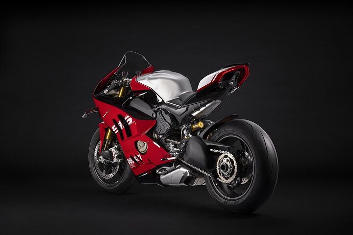 ducati praises an icon with the panigale v4 sp2 30 anniversario 916