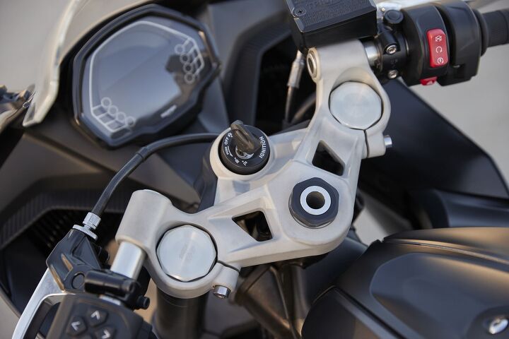 Here we can see that the top triple clamp incorporates the mount for the bars. While this will be more relaxing than, say, a Yamaha R7, we can’t help but wonder what the aftermarket will come up with for folks who want to track the Daytona.
