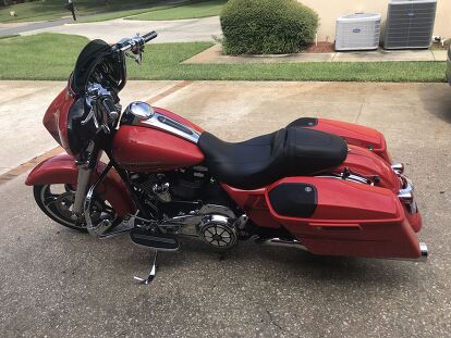 LIKE NEW - Harley Davidson Street Glide - $19,500