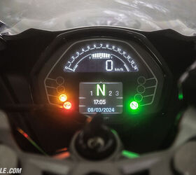 Now that we’re spoiled with TFT displays on even the most budget of motorcycles, the Daytona’s LCD/TFT split combo seems like the worst of both worlds. The gaps between the LCD and TFT screens, as well as the real estate occupied by the warning lights, amount to wasted white space that could be better utilized if the whole thing were a TFT display.