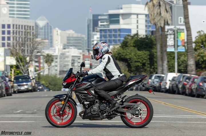 The Z500 is right at home in the cityscape. It is nimble and can pull U-turns in the tightest spaces effortlessly.