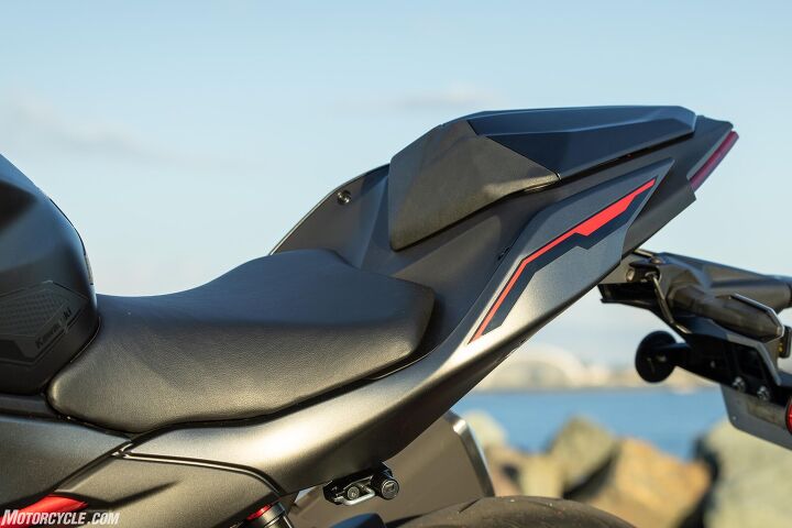 Some riders used to complain about the thinness and shape of the Z400, but the new seat shape of the Z500 is an improvement, as I experienced no discomfort throughout the day of riding.