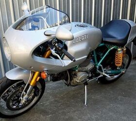 Bestem 100% Carbon Fiber Rear Tire Hugger – Ducati Sportclassic 2006 / Paul Smart – Glossy, Pre-Drilled, CBDU-SPCS-HGR