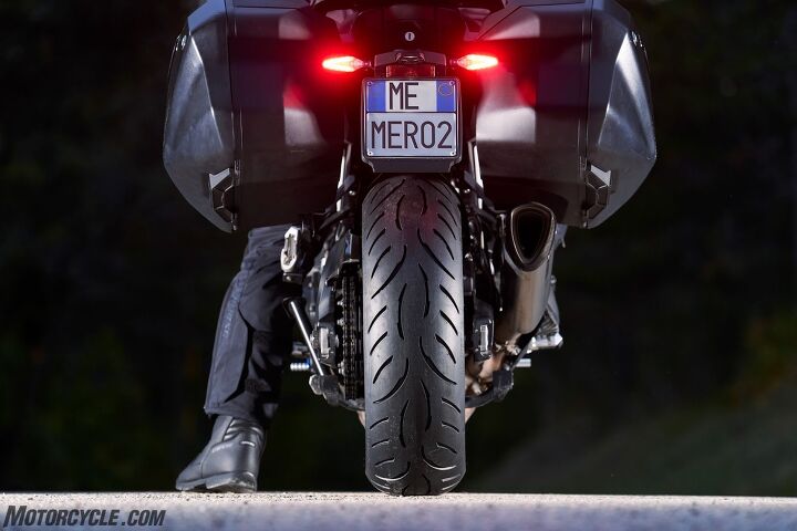 Unlike a true sportbike rear tire, which has a more rounded profile for quicker turning, the flatter, broader profile of the Roadtec 02 provides more stability. It’s the tradeoff sport-touring riders make.