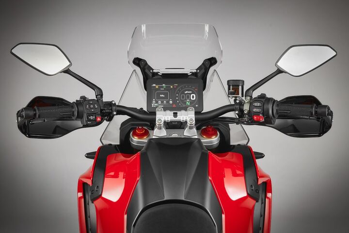 The Enduro Veloce’s 7-inch TFT display is easy to read and can be reconfigured to a few different setups.