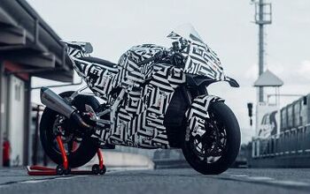 2025 KTM 990 RC R – First Look