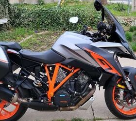 like new 2016 ktm super duke 1290 gt with only 4397 miles on it and up