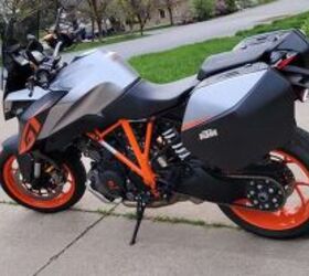 like new 2016 ktm super duke 1290 gt with only 4397 miles on it and up