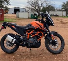 Photo of the KTM 390 with the stock seat, you can see the front seat pan is flatter and wider near the tank.