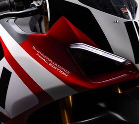 2025 Ducati Panigale V2 Superquadro Final Edition Gallery