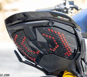 It’s not everyday we talk about a brake light, but the one on the Diavel is clever – not to mention good looking. Plus, when you apply the brakes, the amount of light produced is so bright, there’s no way you’re going to miss it.