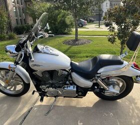 2007 white honda vtx 1300c